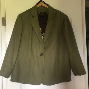 Women’s pants suit size 22w